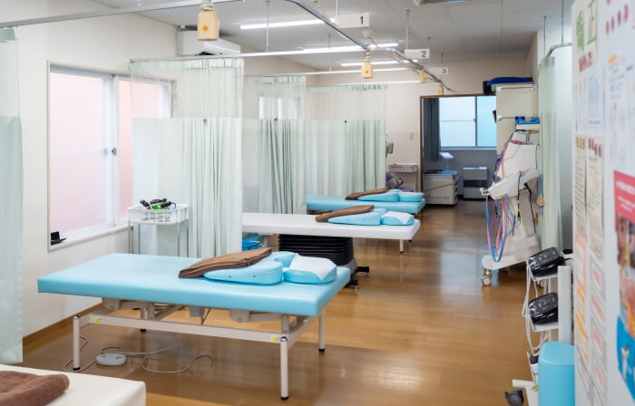 清潔感のあるクリニックの施術室